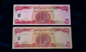 Uncirculated 25000 Iraqi Dinar note compared to circulated 25000 Iraqi Dinar note